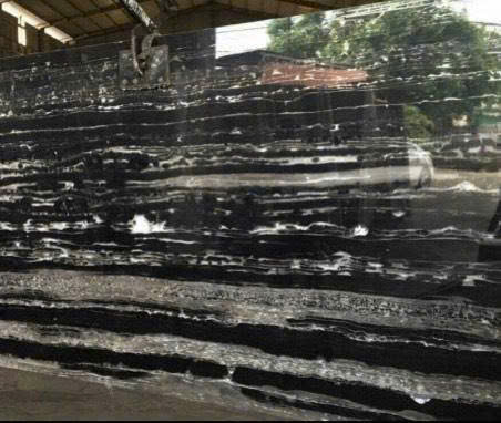 ĐÁ MARBLE ĐEN HOA BĂNG